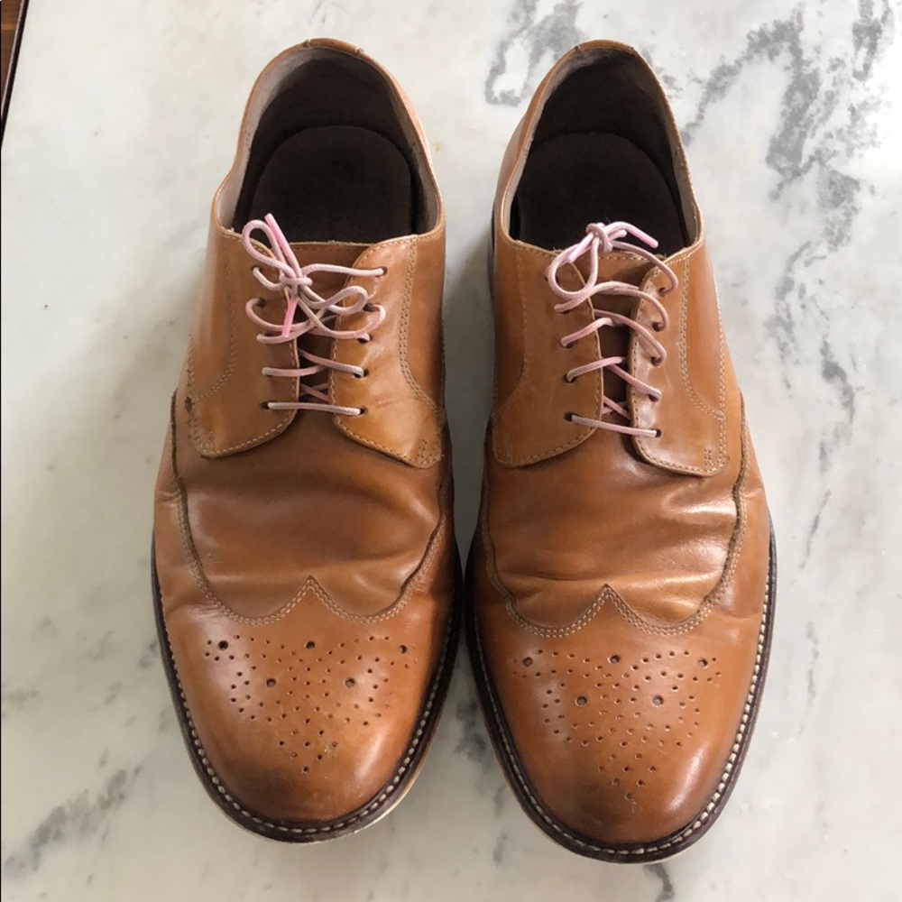 Banana republic brown leather wingtip dress shoes